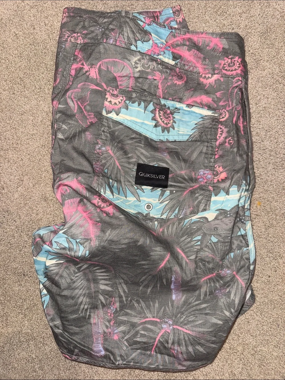 Quiksilver Gray boardshorts shorts Pink Light Blue Floral Accent 36 waist 8” ins